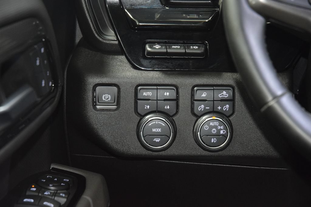 Used 2024 Chevrolet Silverado 2500 ZR2 w/ Technology Package AWD/4WD image 34