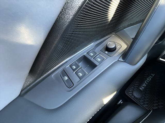 New 2025 Volkswagen Tiguan SE R-Line image 13