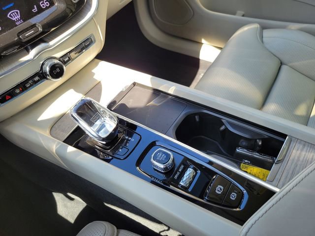 Used 2021 Volvo XC60 T8 Inscription w/ Advanced Package image 21