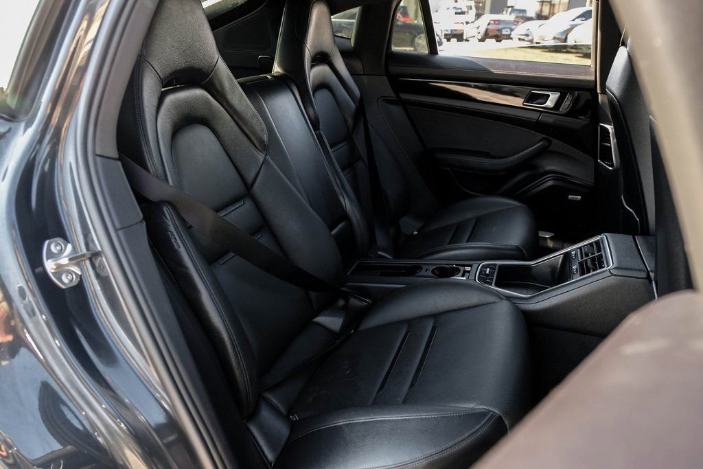 Used 2019 Porsche Panamera 4 image 34