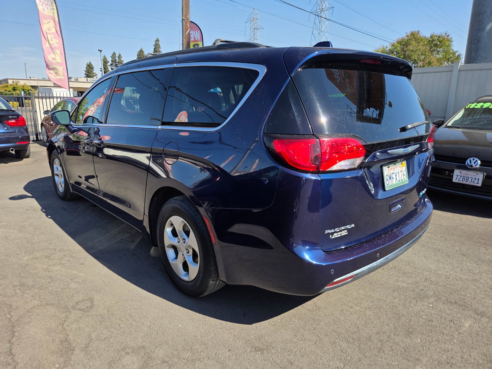 Used 2018 Chrysler Pacifica Touring Plus FWD image 2