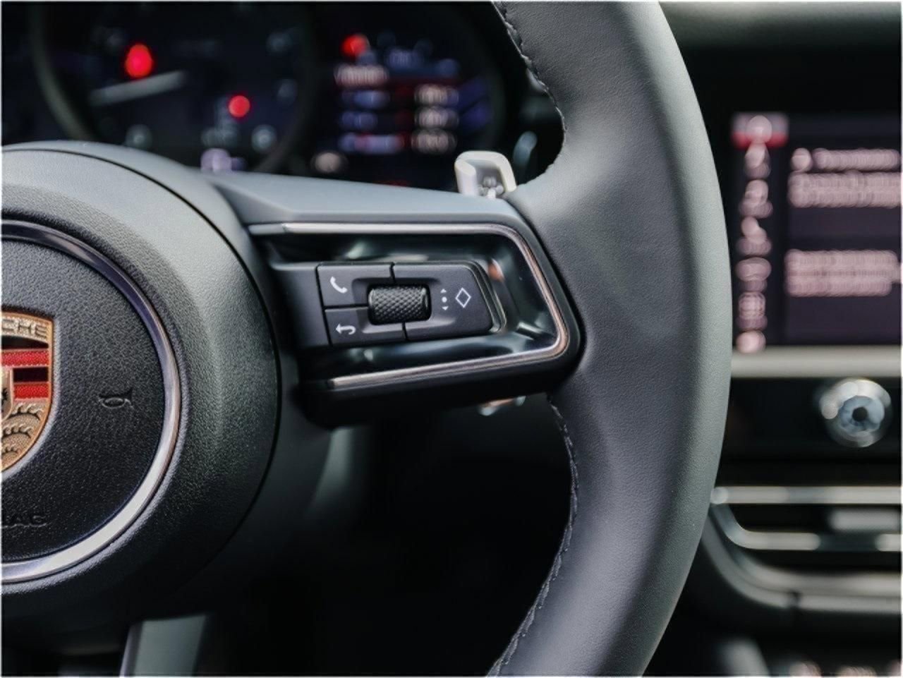 Certified 2025 Porsche Macan AWD/4WD image 16
