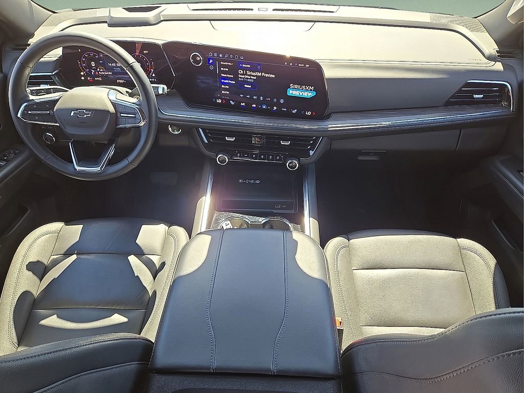 Used 2025 Chevrolet Suburban Z71 image 18