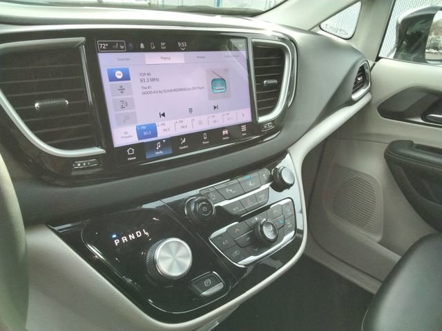 Used 2024 Chrysler Pacifica Touring-L image 31