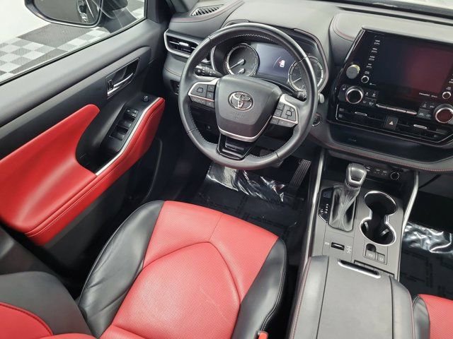 Used 2022 Toyota Highlander XSE FWD image 15