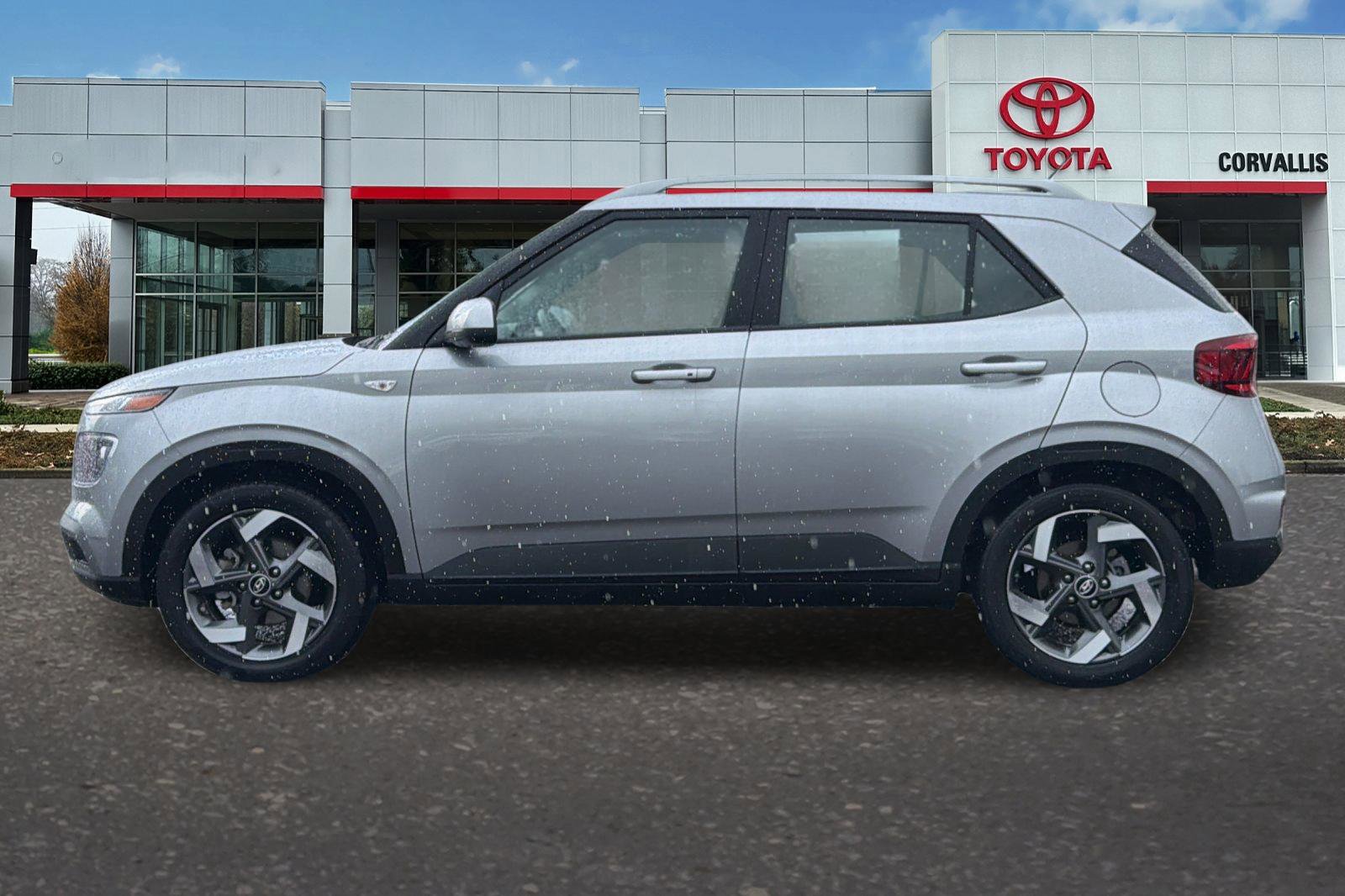 Used 2025 Hyundai Venue SEL image 7