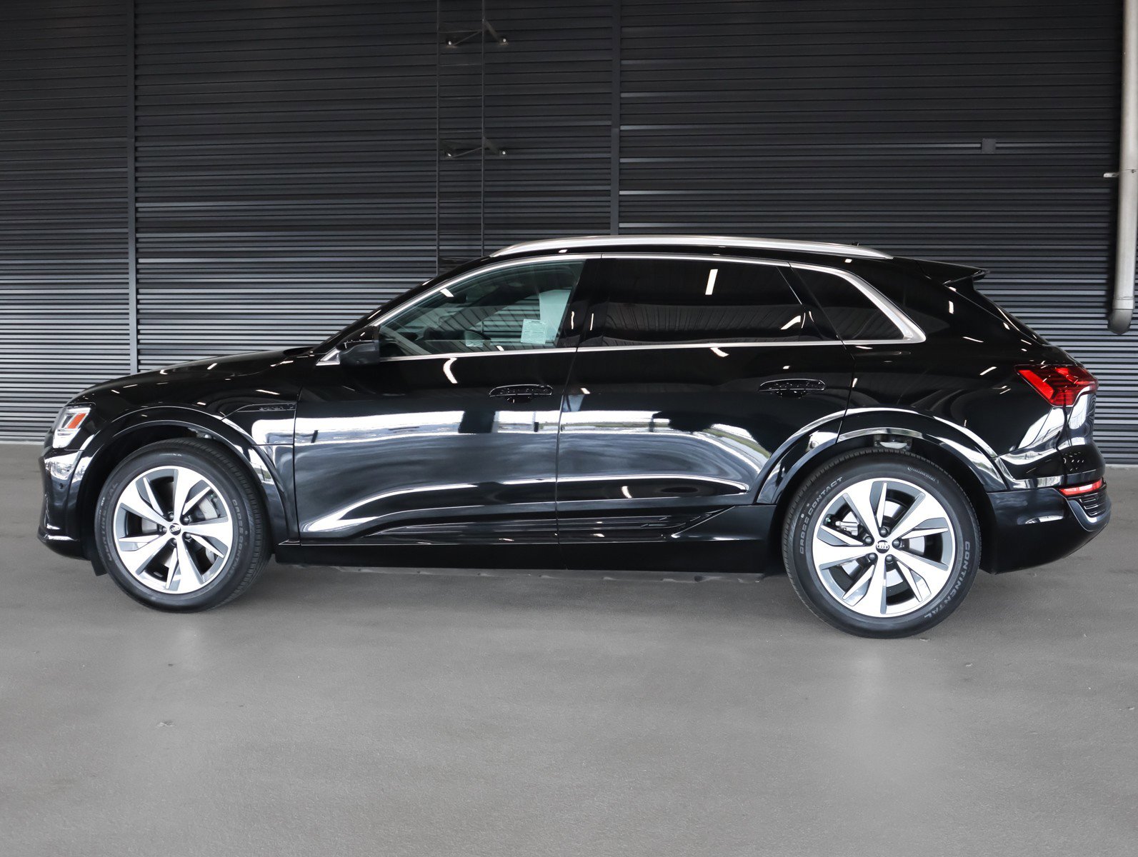 Used 2024 Audi Q8 e-tron Premium Plus w/ Premium Plus Package image 14