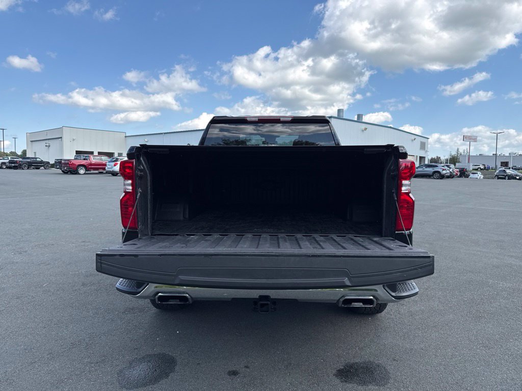 Used 2025 Chevrolet Silverado 1500 LT AWD/4WD image 18