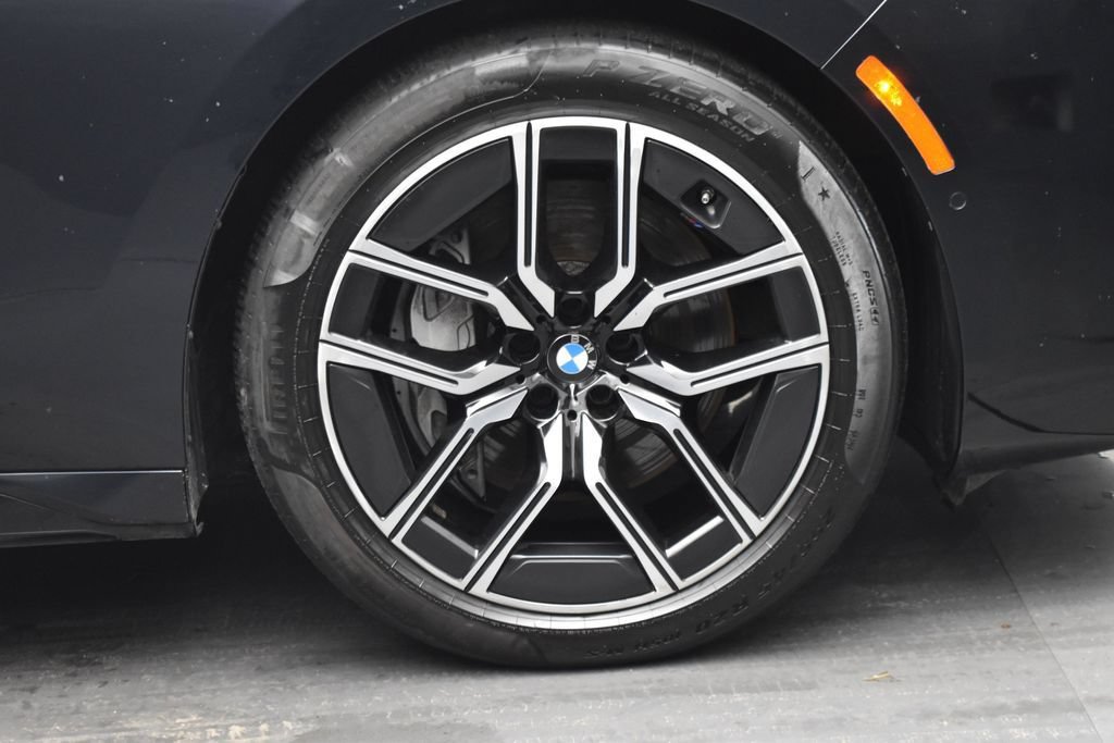 Used 2025 BMW 740i xDrive AWD/4WD image 5