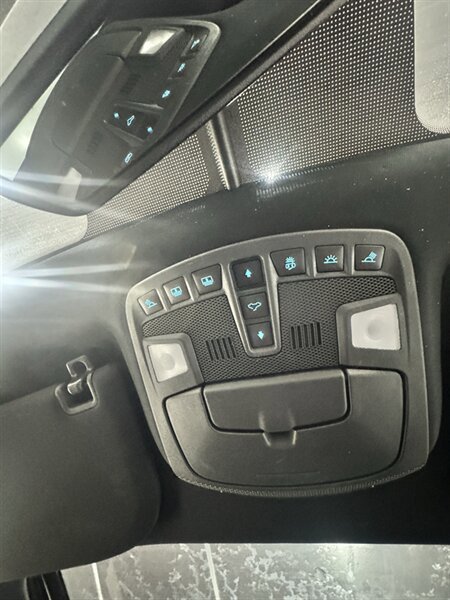 Used 2018 Ford Expedition XLT w/ Equipment Group 202A AWD/4WD image 25