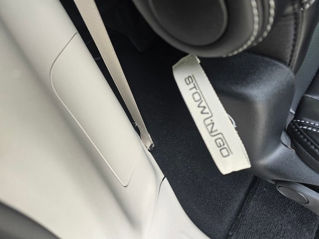 Used 2024 Chrysler Pacifica Touring-L image 22