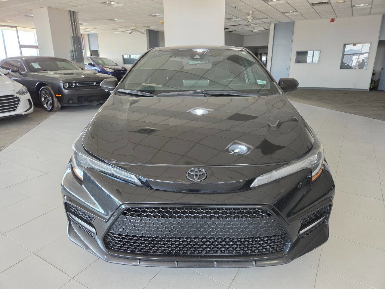 Used 2020 Toyota Corolla SE image 2