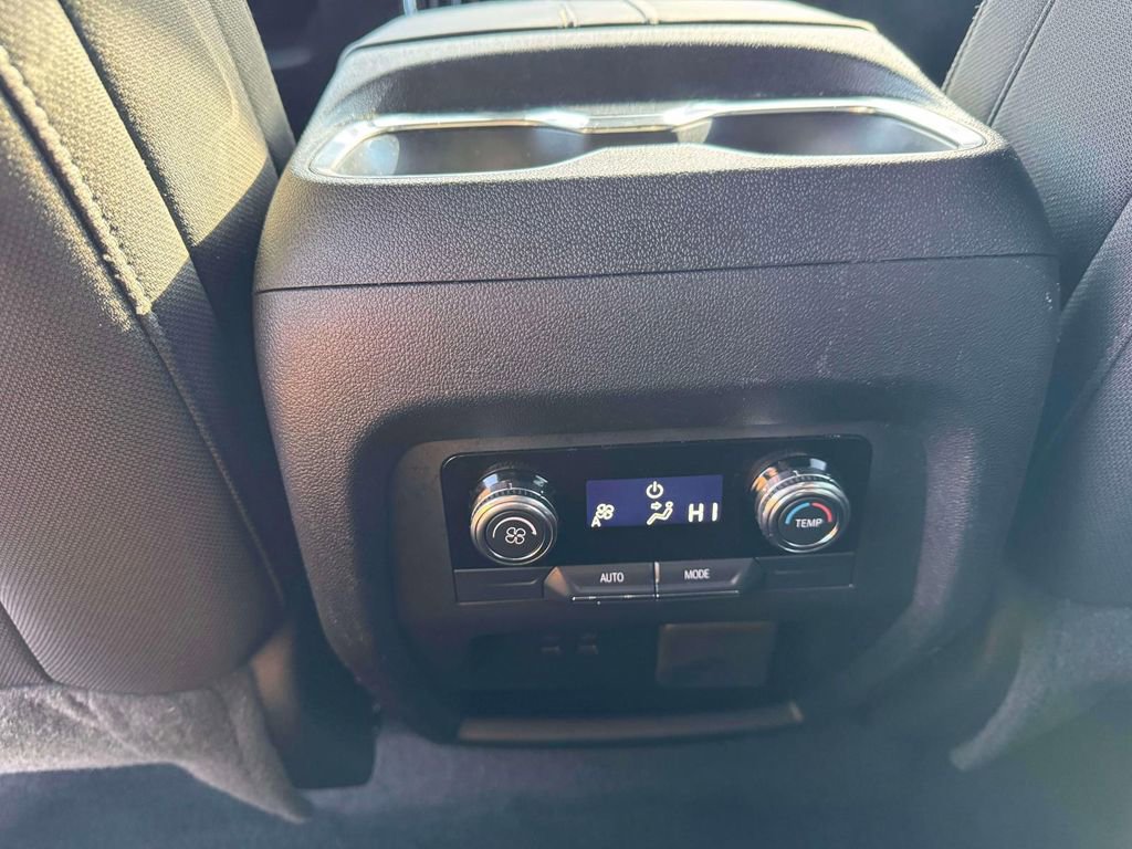 Used 2025 GMC Acadia Elevation image 12