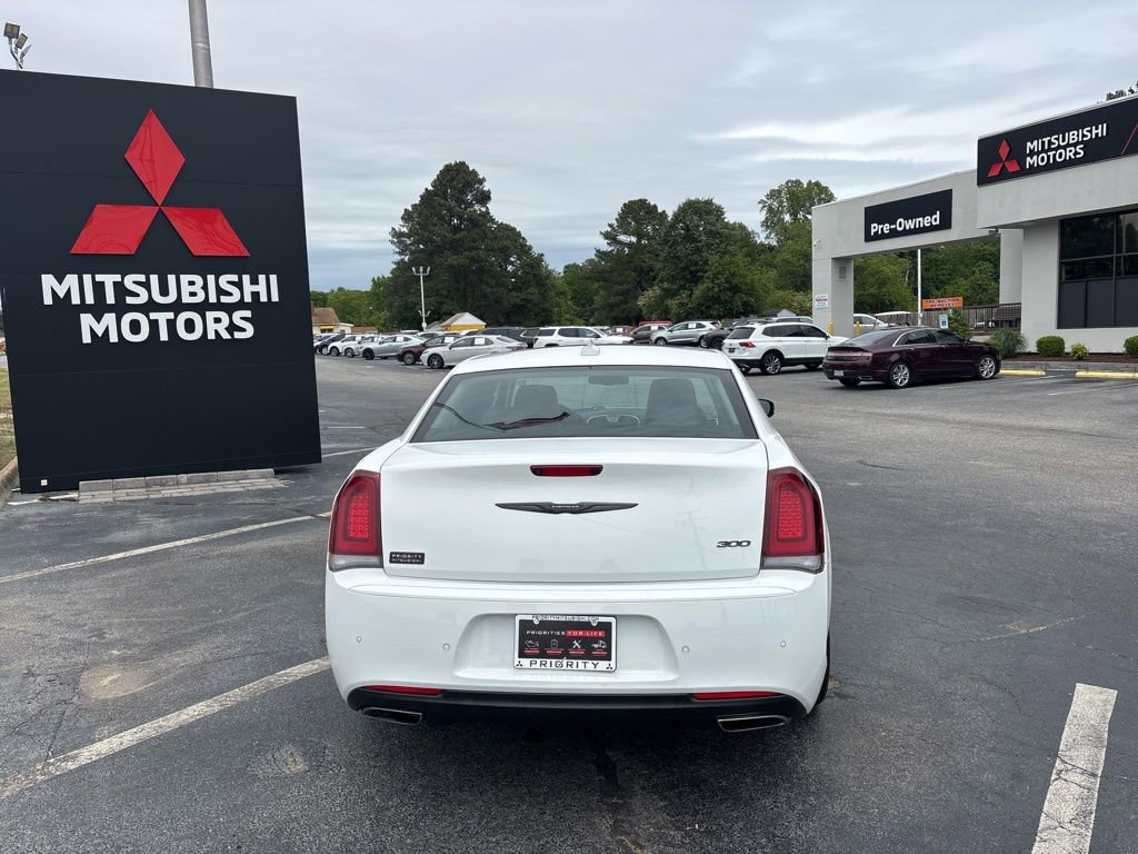 Used 2023 Chrysler 300 Touring L w/ Popular Equipment Group RWD image 4