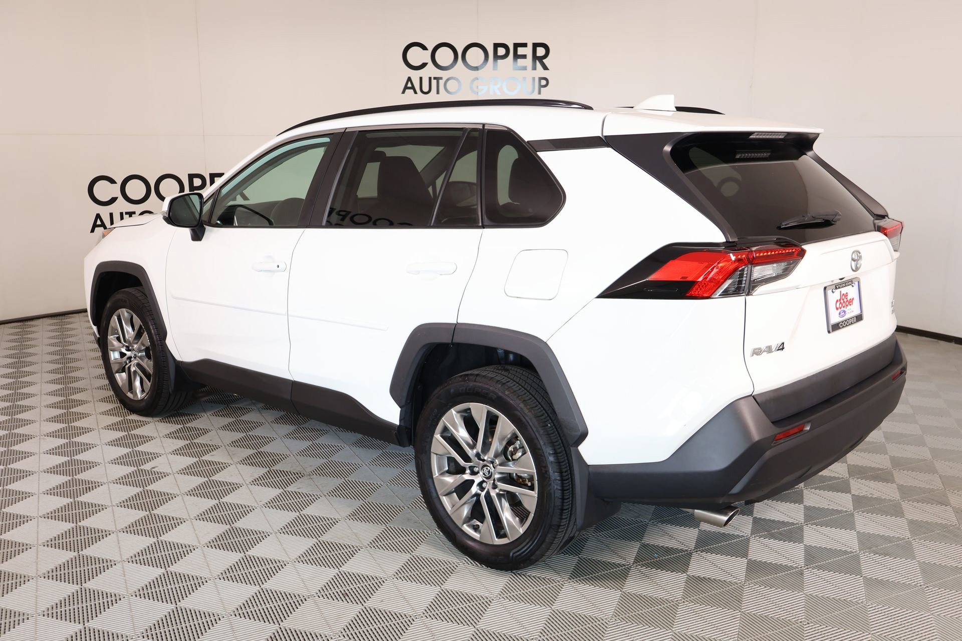 Used 2020 Toyota RAV4 XLE Premium AWD/4WD image 23