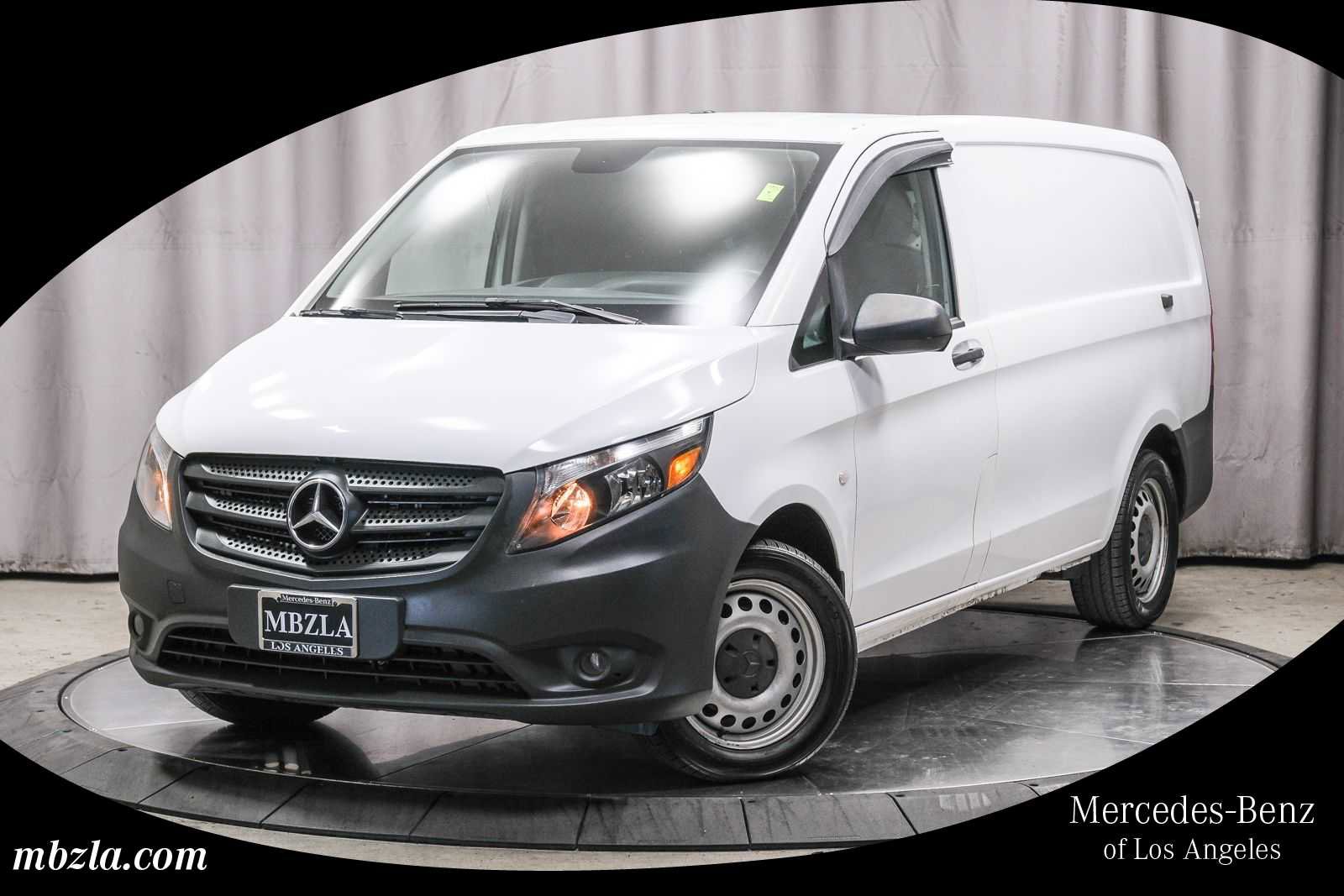 Used 2022 Mercedes-Benz Metris image 1
