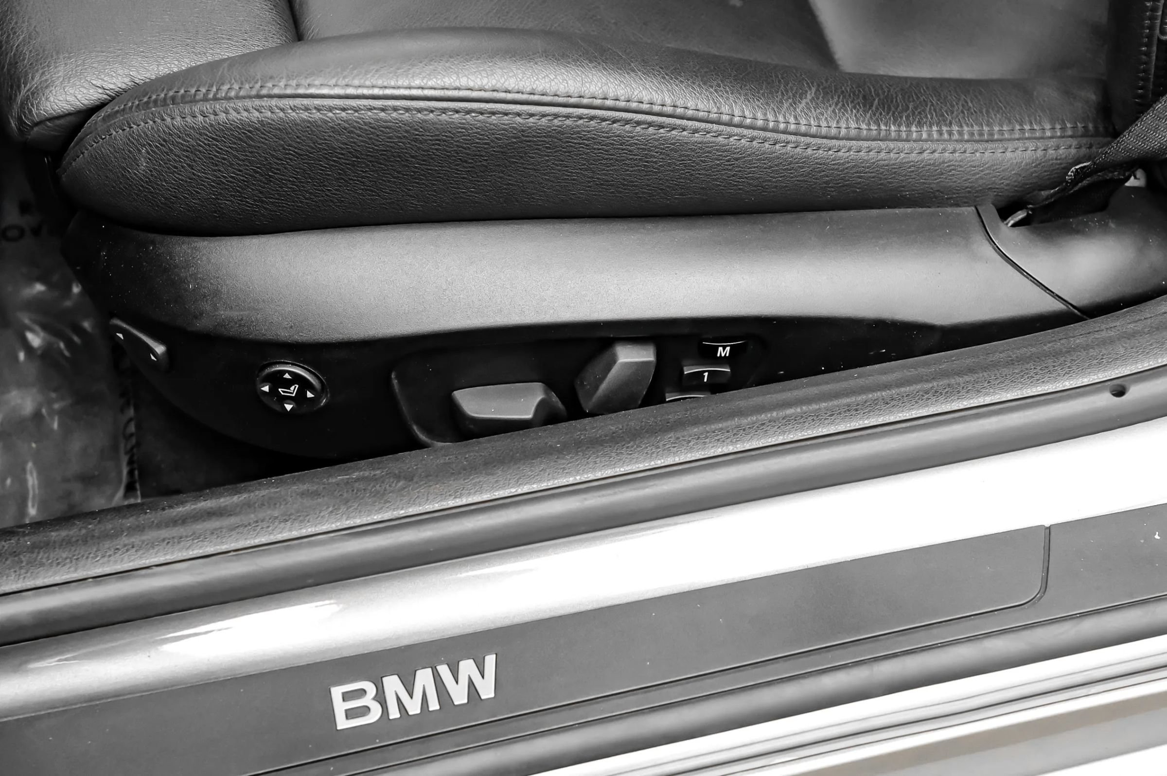 Used 2010 BMW Z4 sDrive30i RWD image 24