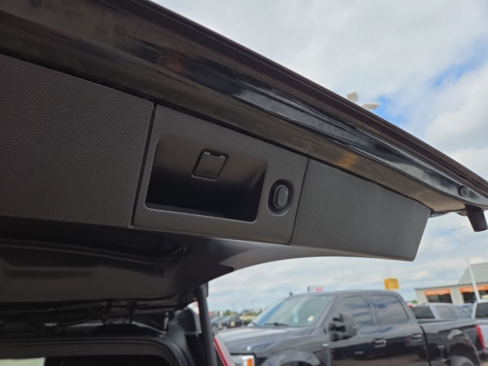 Used 2017 Cadillac Escalade Platinum AWD/4WD image 13