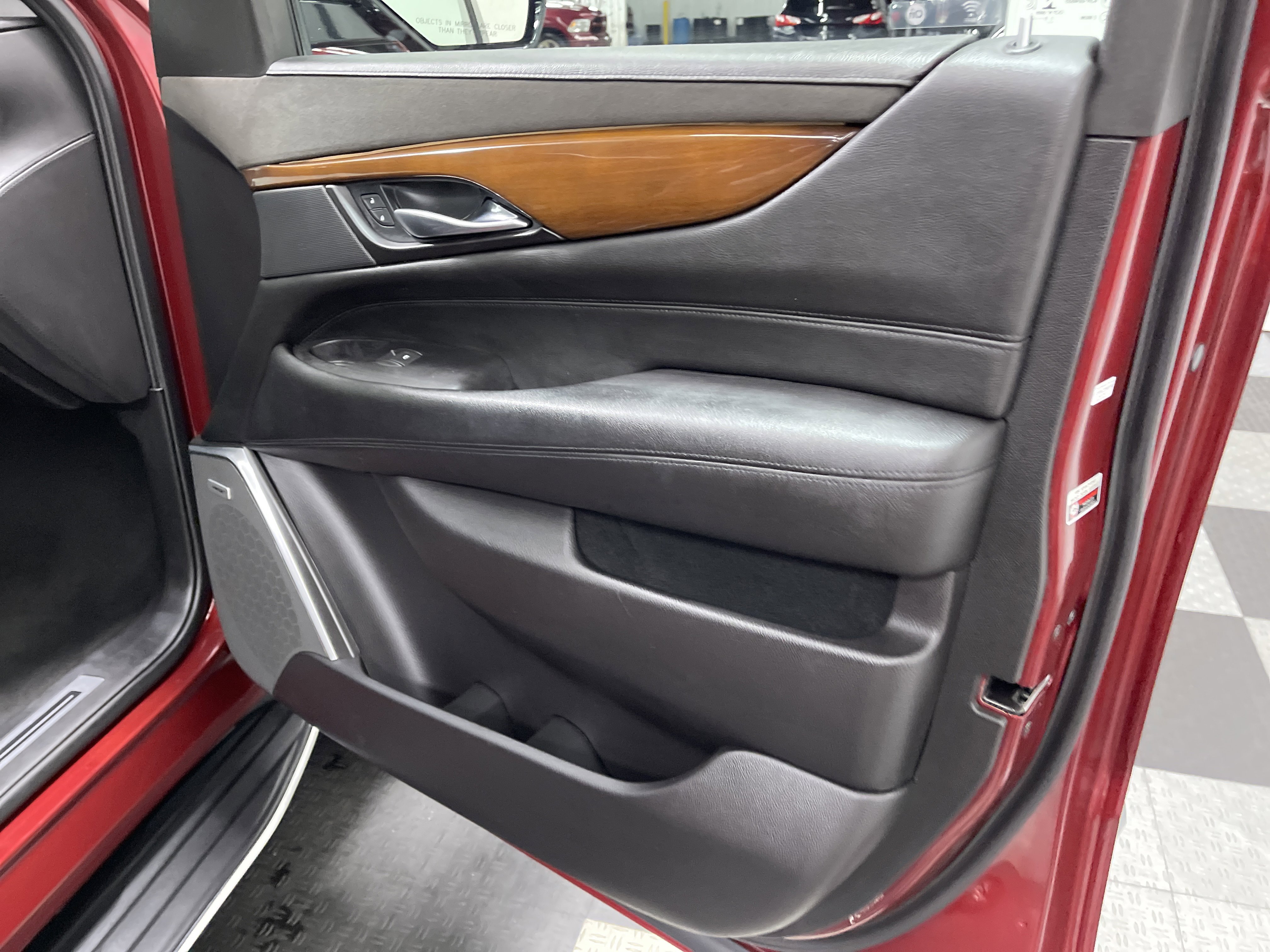 Used 2020 Cadillac Escalade Luxury AWD/4WD image 25