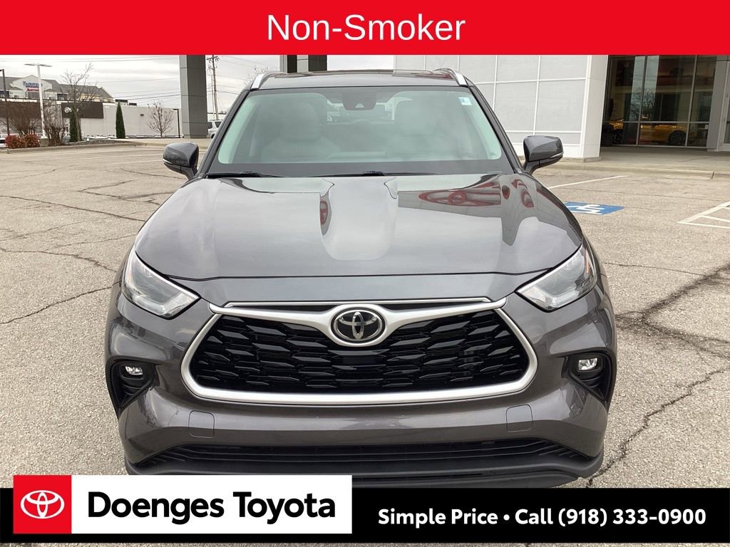 Used 2022 Toyota Highlander XLE image 2