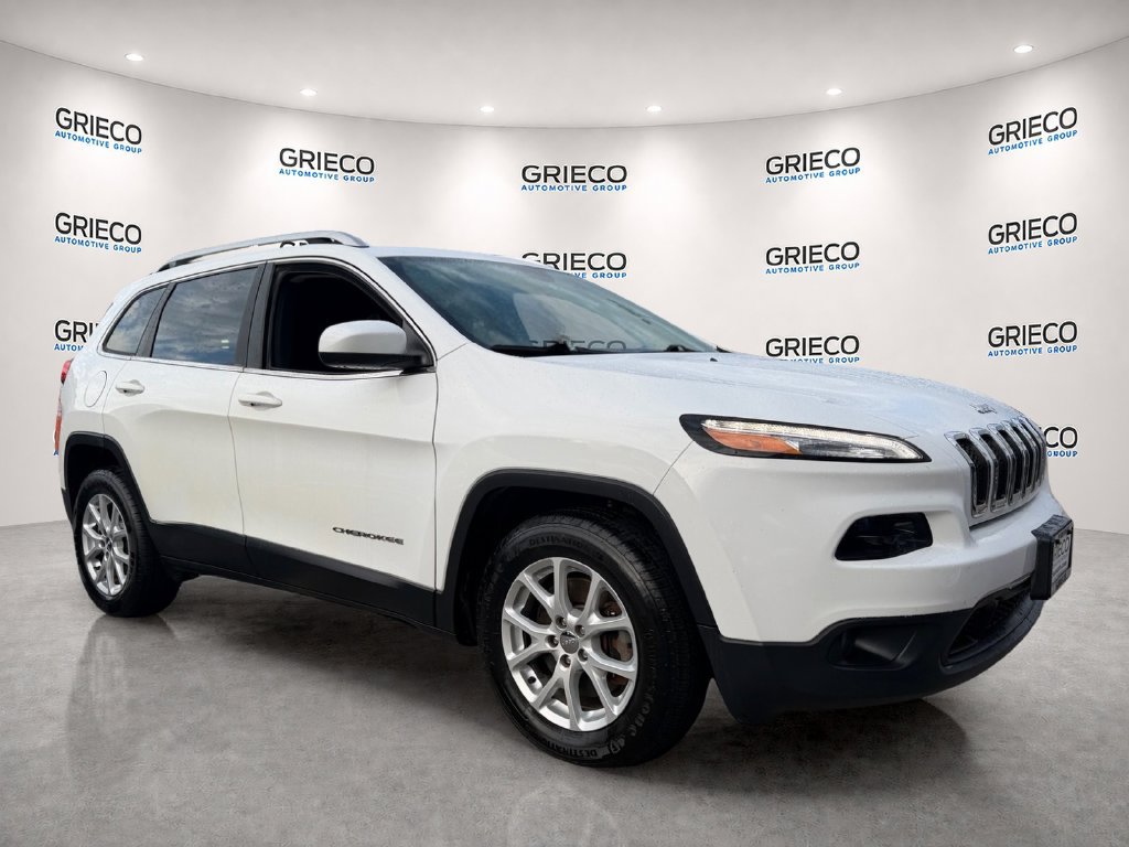 Used 2017 Jeep Cherokee Latitude w/ Cold Weather Group AWD/4WD image 1