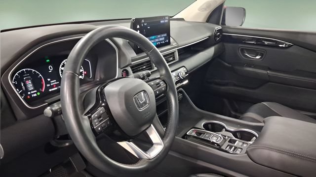 Used 2025 Honda Pilot Touring image 28
