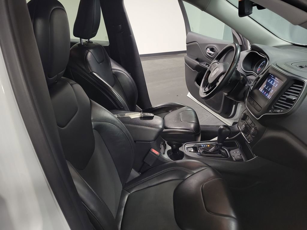 Used 2019 Jeep Cherokee Latitude Plus image 22