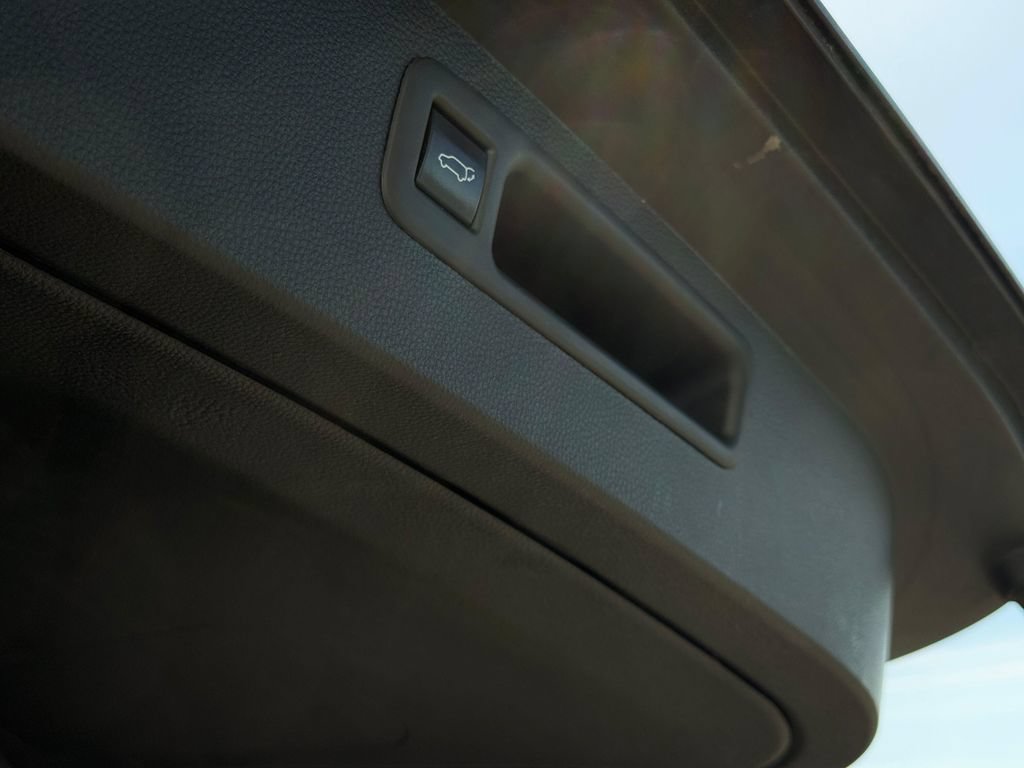 Used 2022 Toyota Highlander XLE AWD/4WD image 33