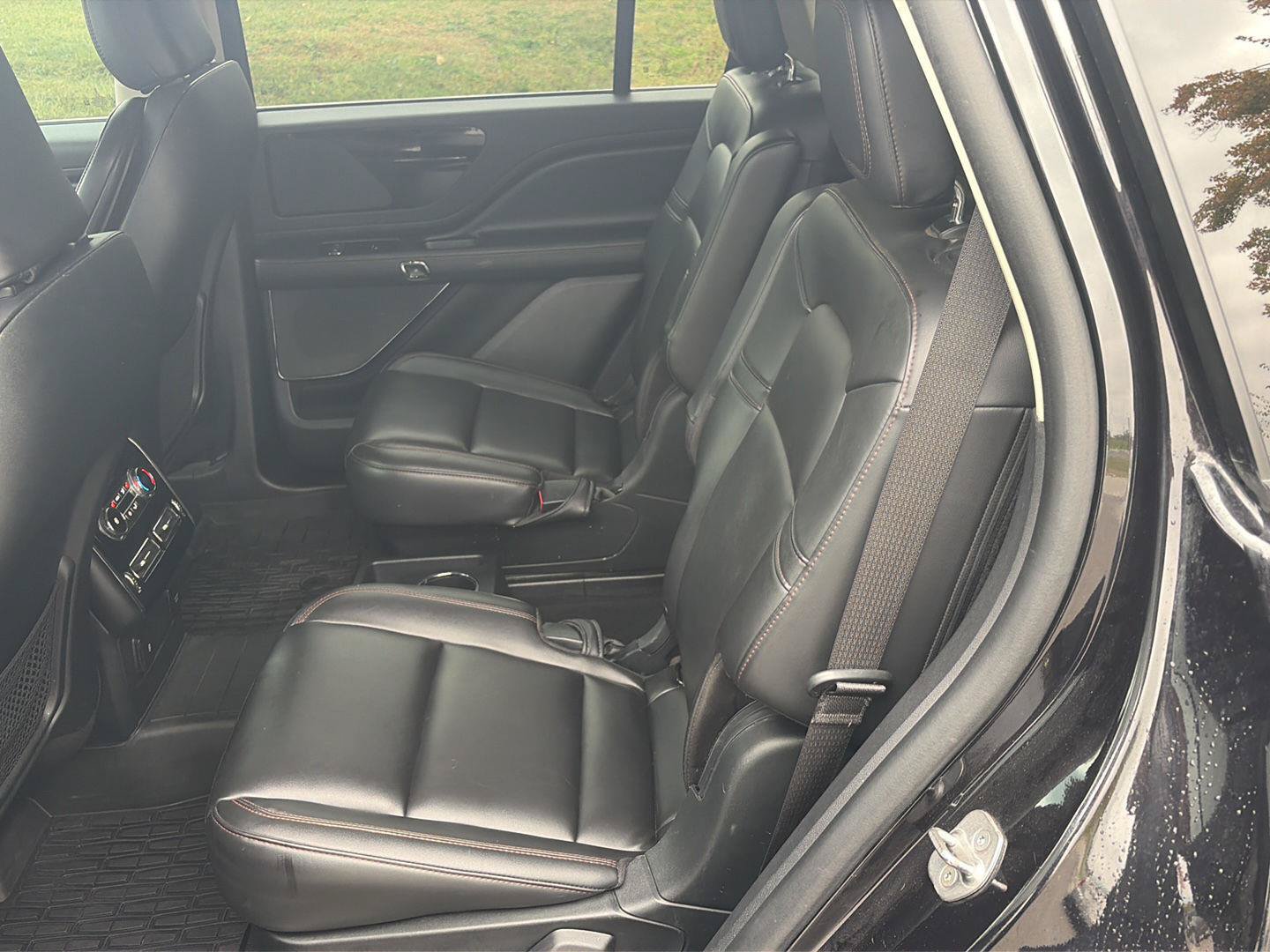 Used 2022 Lincoln Aviator AWD w/ Premium Package image 11
