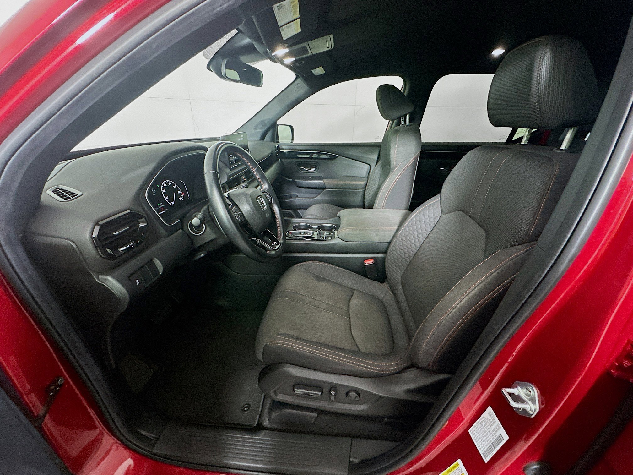 Used 2024 Honda Pilot Sport image 13
