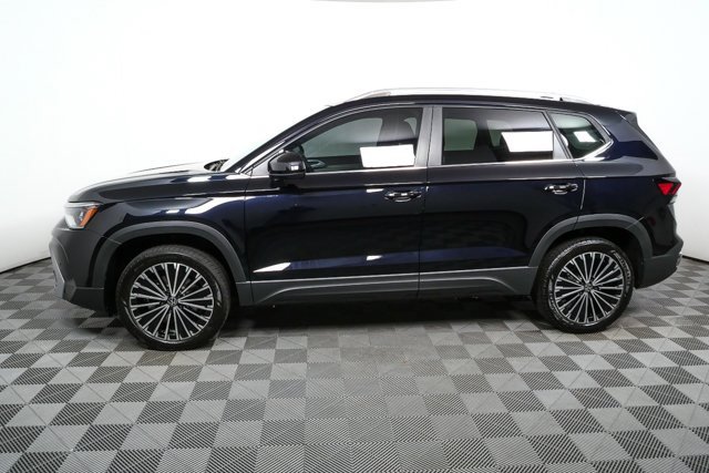 New 2026 Volkswagen Taos SE image 29