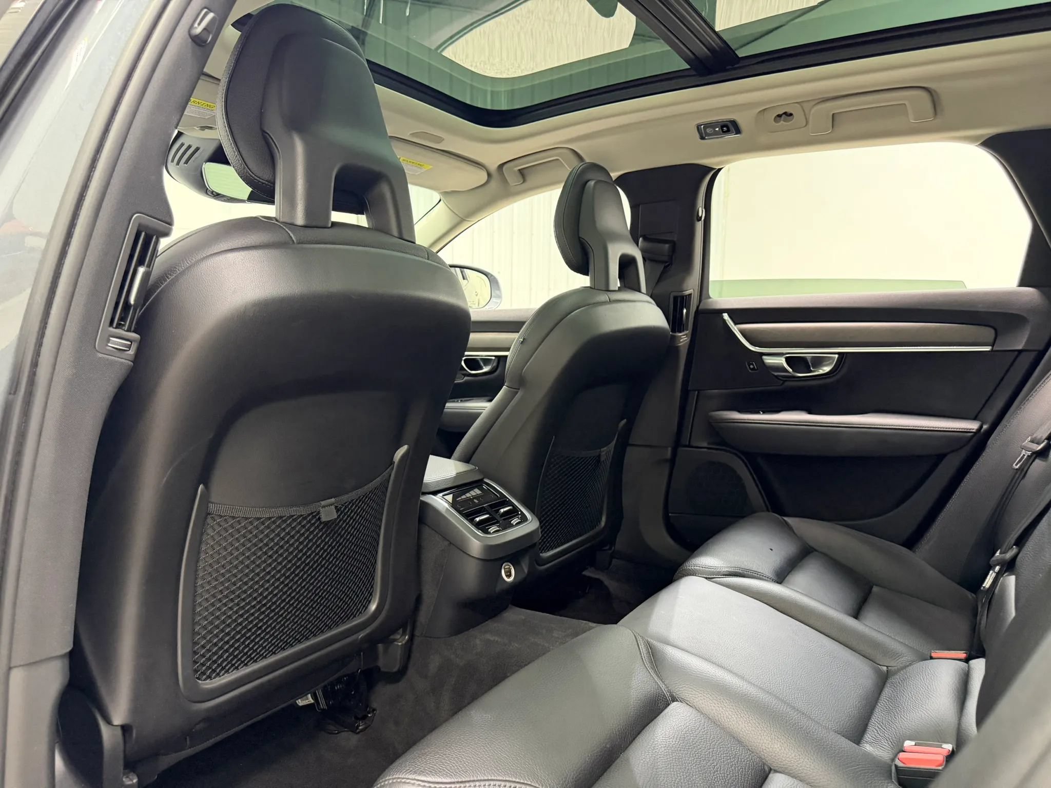 Used 2018 Volvo V90 T5 Cross Country w/ Convenience Package AWD/4WD image 16