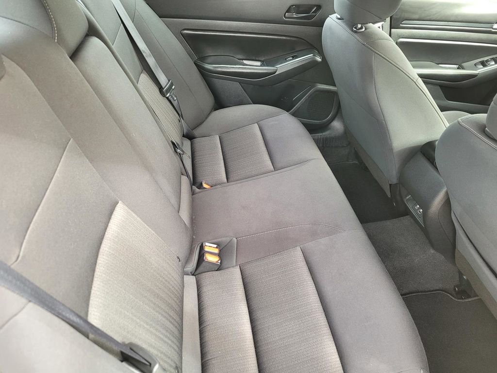Used 2024 Nissan Altima 2.5 SV image 12