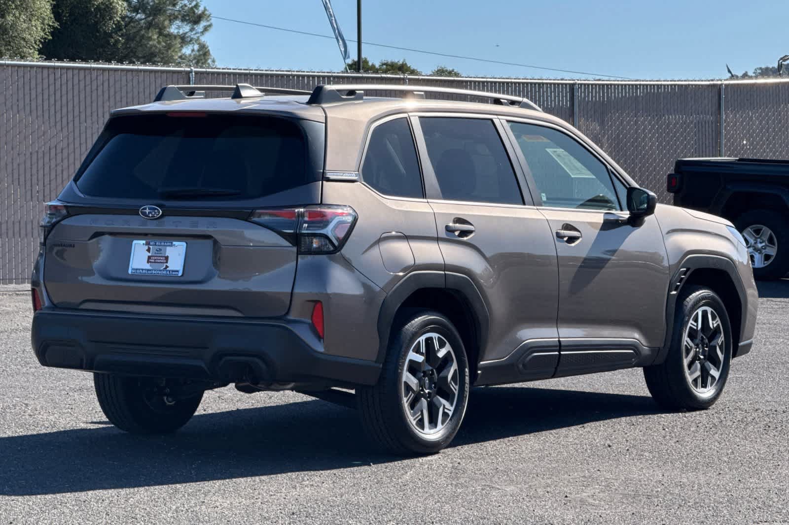 Used 2025 Subaru Forester Premium AWD/4WD image 3