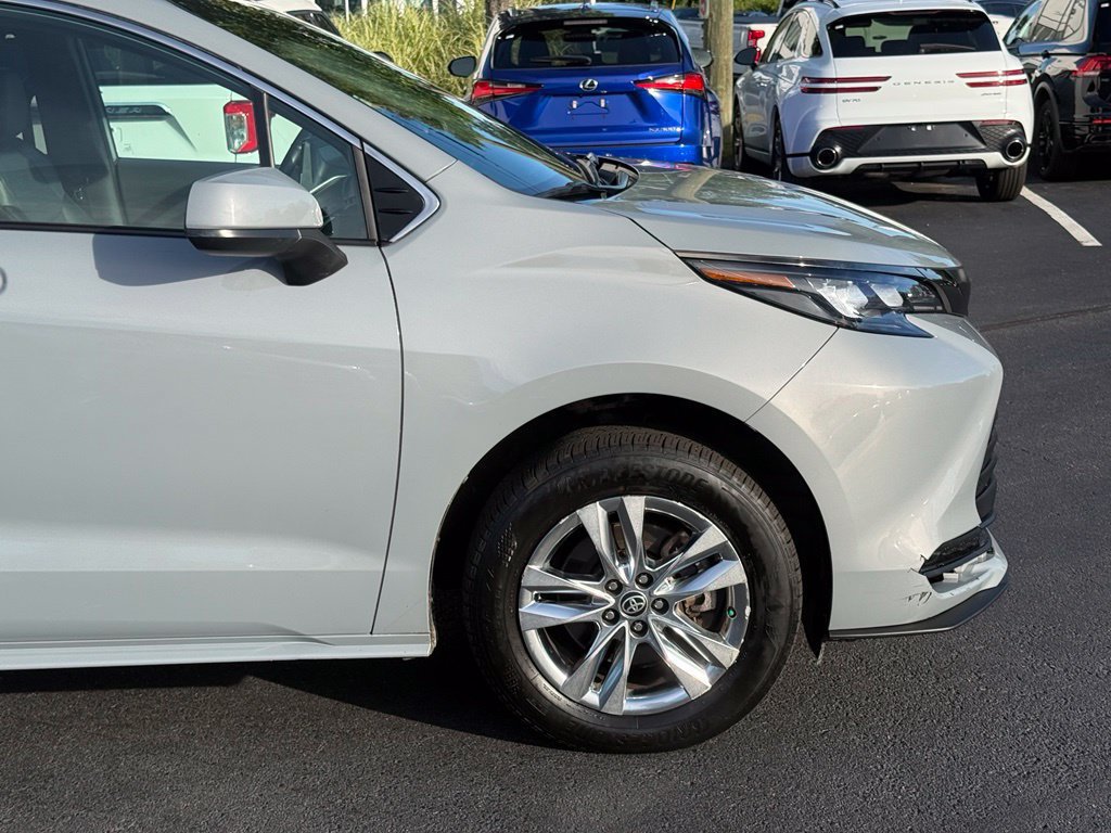Certified 2023 Toyota Sienna XLE Woodland Edition AWD/4WD image 11