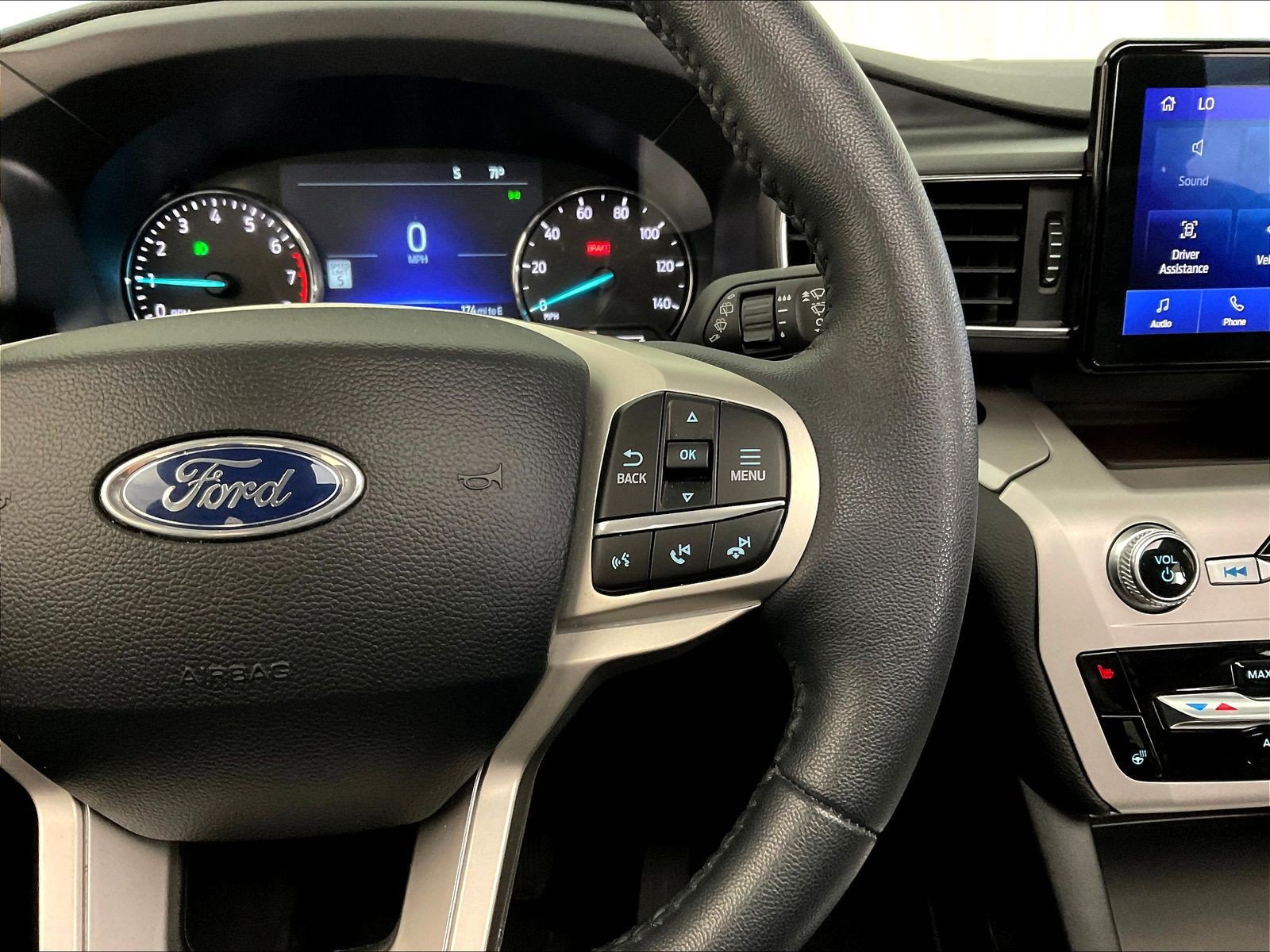 Used 2023 Ford Explorer XLT w/ Equipment Group 202A AWD/4WD image 12