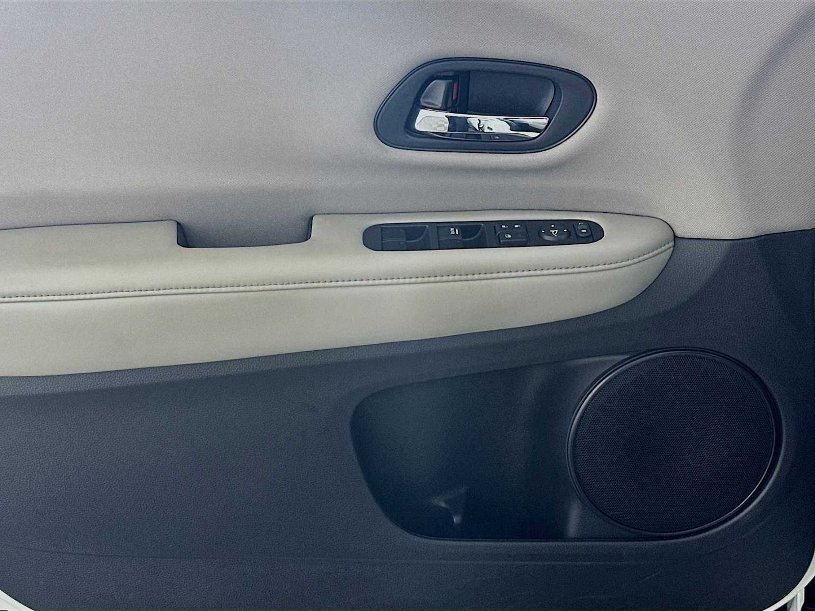 Used 2017 Honda HR-V LX image 16