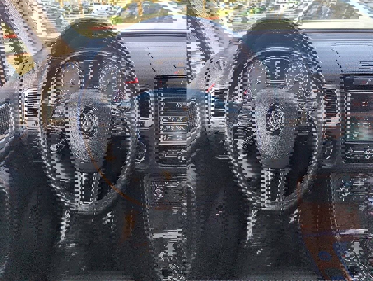 Used 2014 Volkswagen Touareg TDI image 26