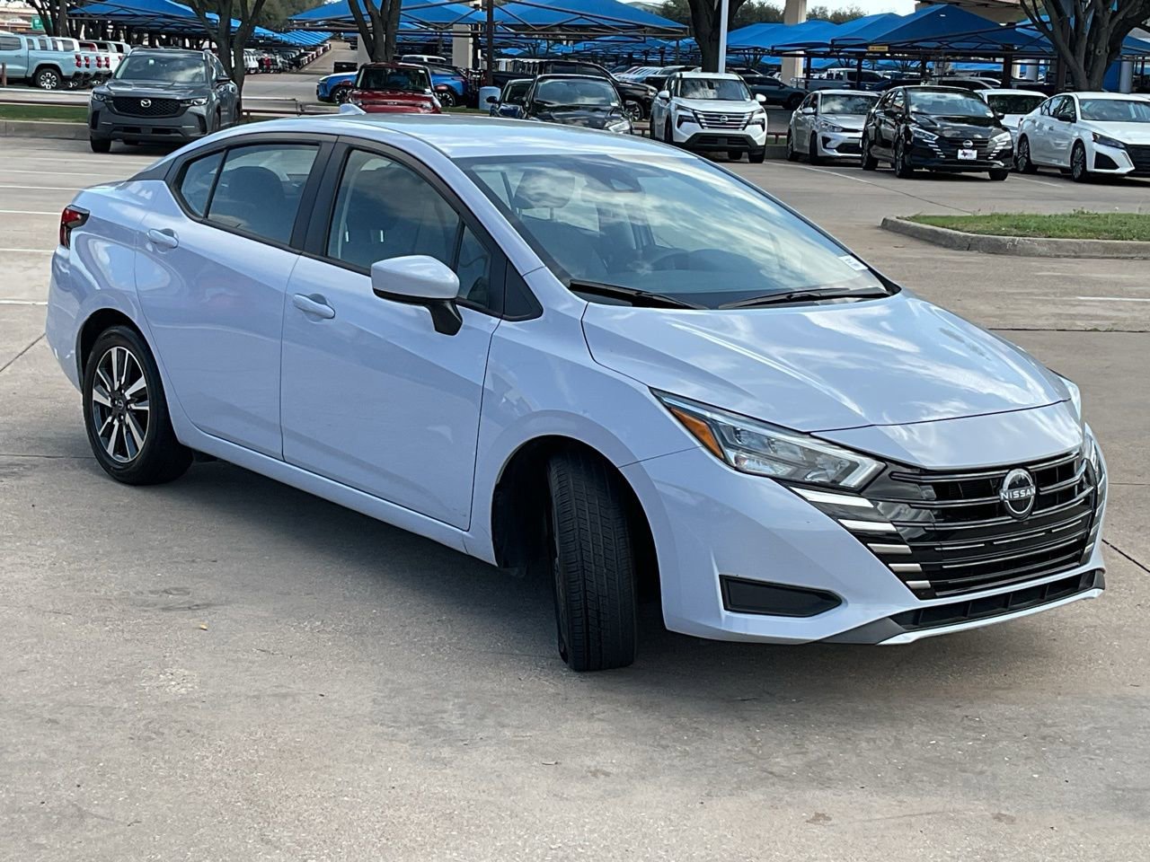 Used 2025 Nissan Versa SV image 4