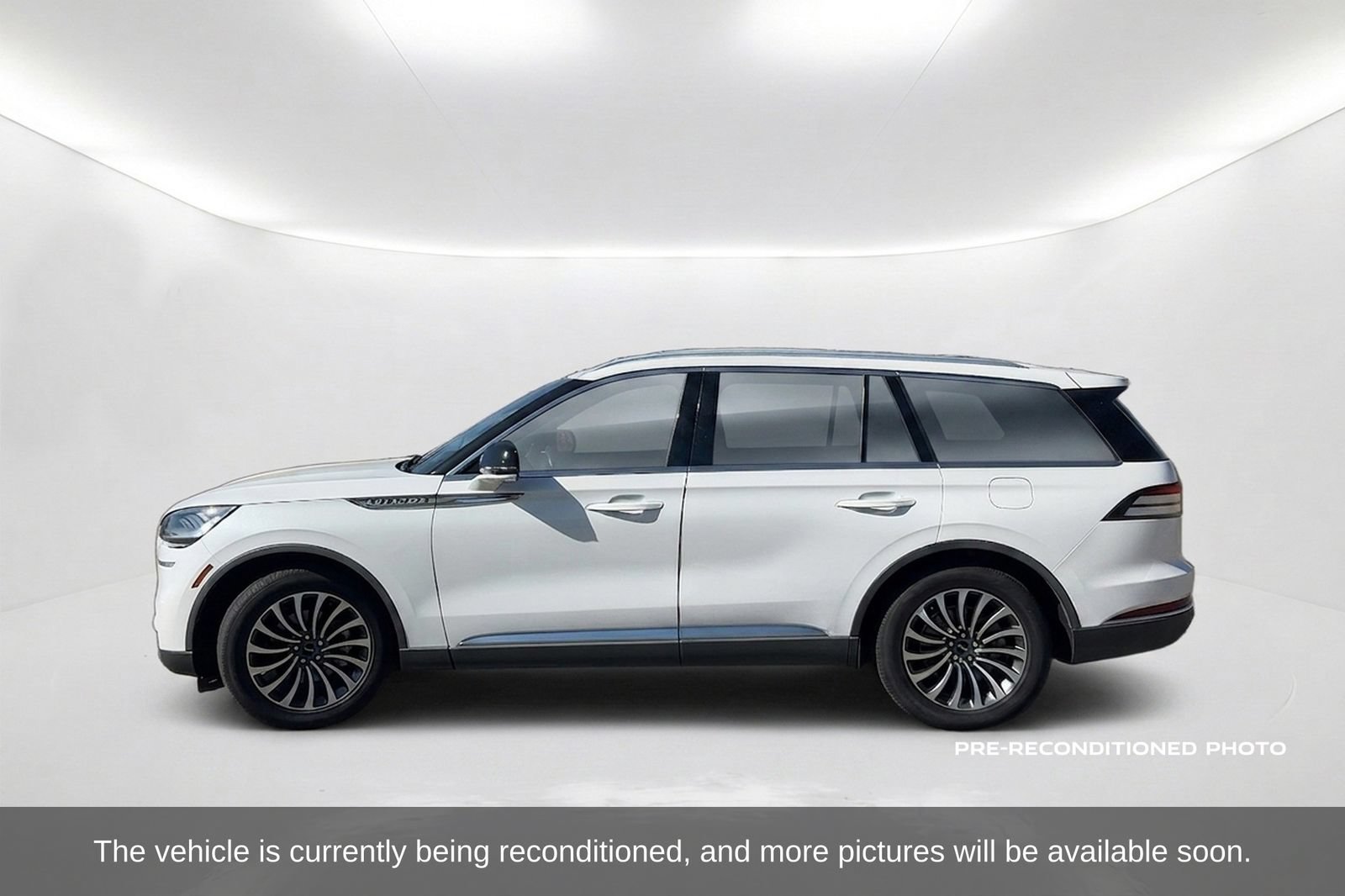 Used 2020 Lincoln Aviator Reserve w/ Class IV Trailer Tow Package RWD image 9