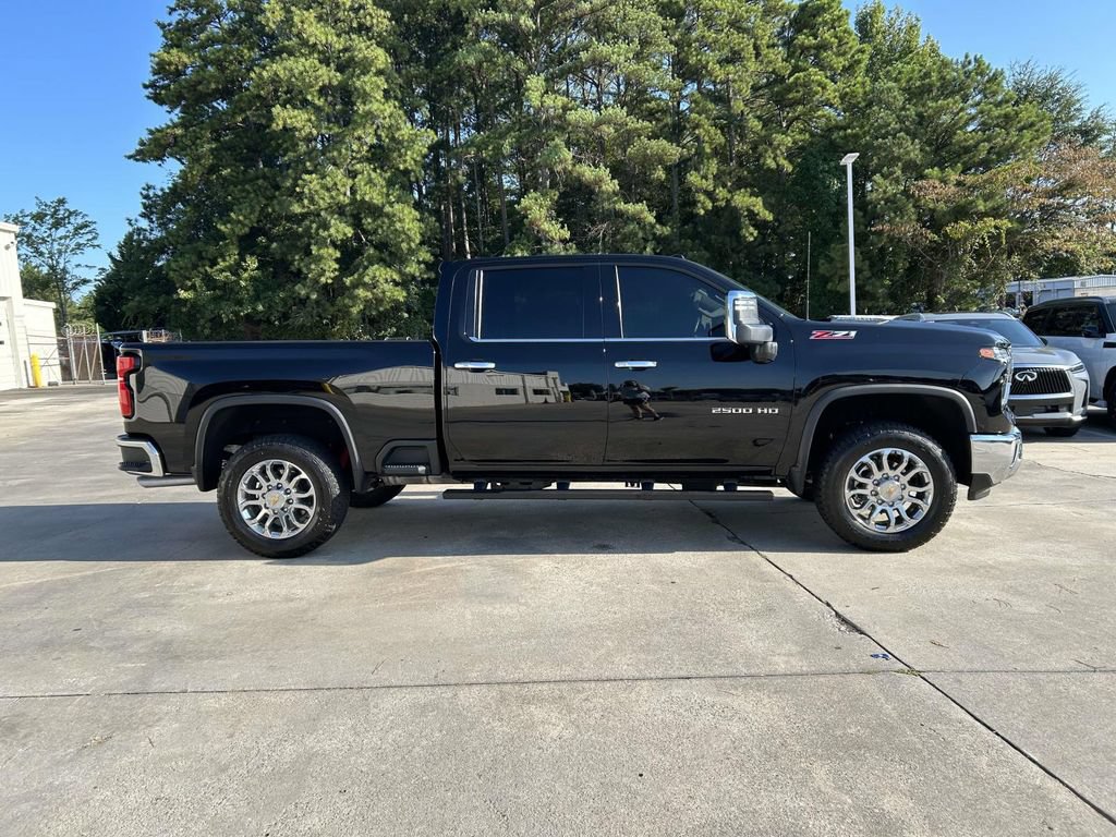 Used 2025 Chevrolet Silverado 2500 LTZ w/ LTZ Convenience Package AWD/4WD image 2