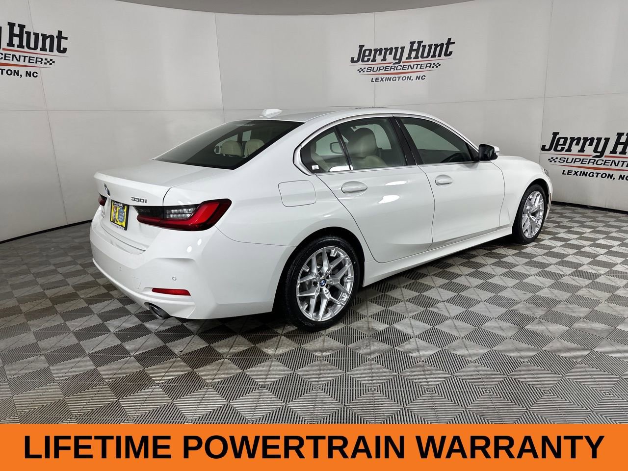 Used 2025 BMW 330i Sedan w/ Convenience Package image 5