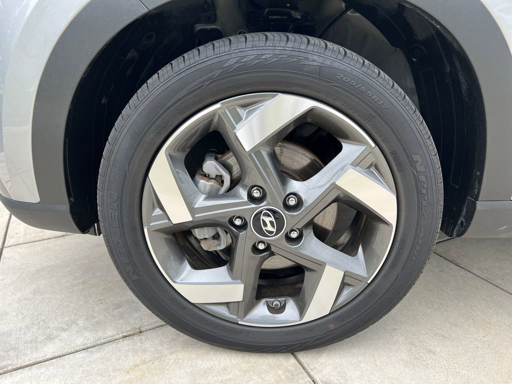 Certified 2025 Hyundai Venue SEL FWD image 25
