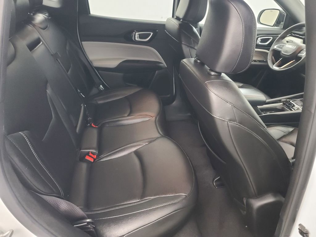 Used 2025 Jeep Compass Limited AWD/4WD image 17