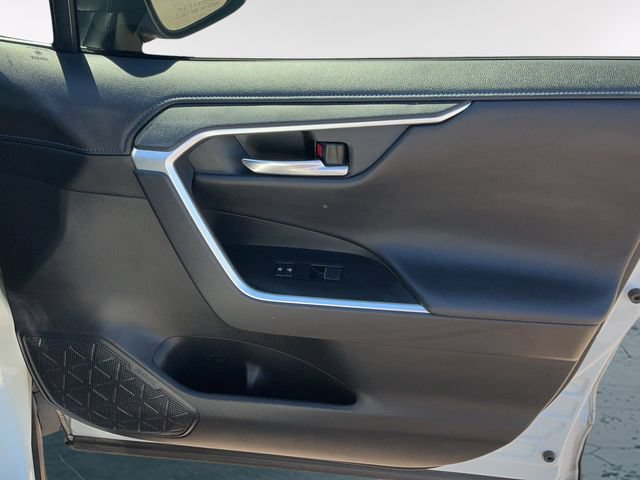 Used 2020 Toyota RAV4 XSE AWD/4WD image 25
