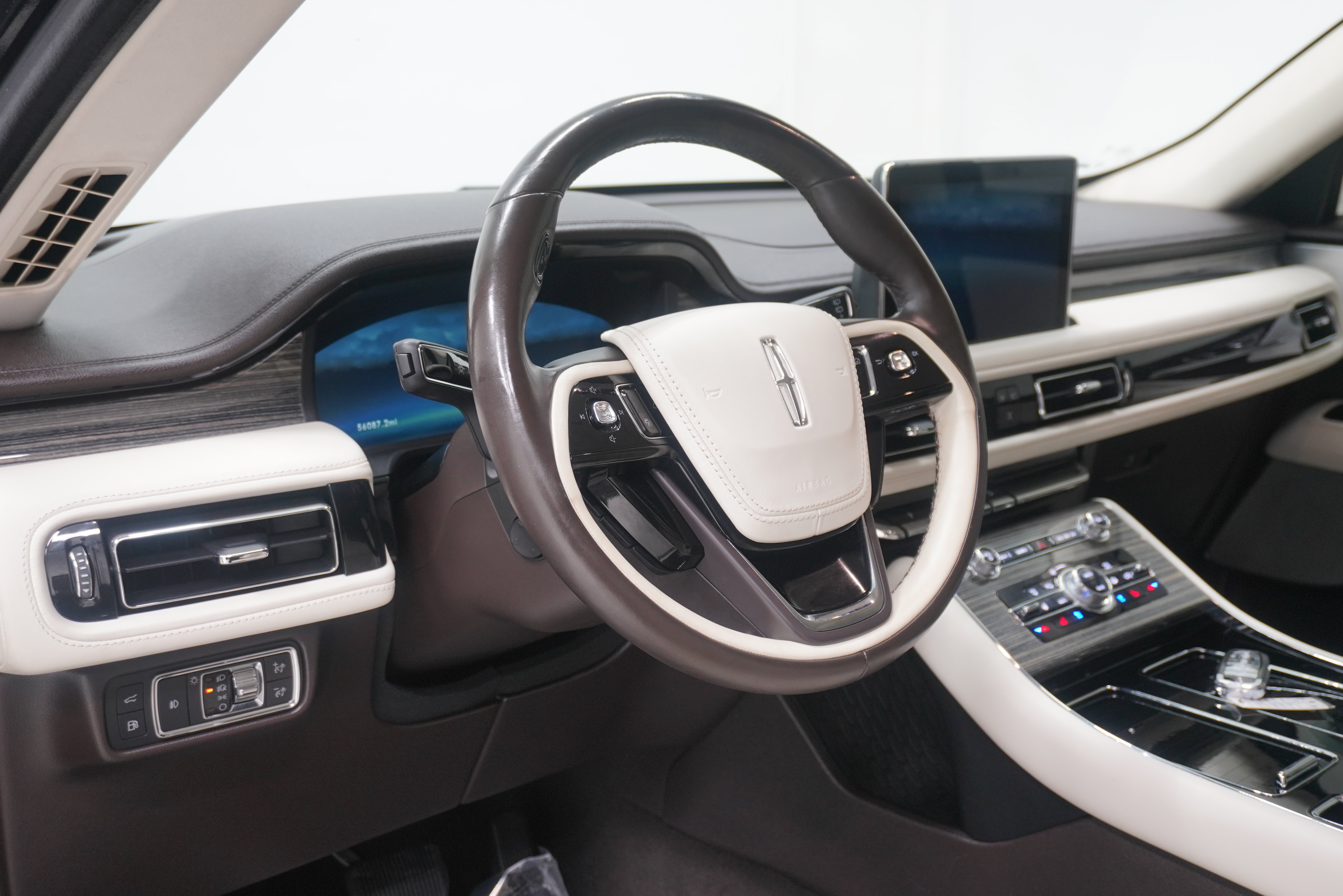Used 2020 Lincoln Aviator Black Label Grand Touring w/ Class IV Trailer Tow Package AWD/4WD image 11