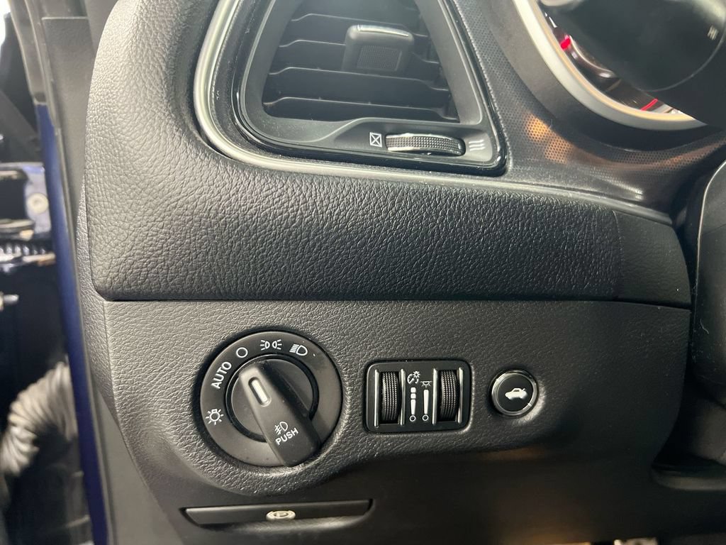 Used 2015 Dodge Challenger R/T Plus RWD image 19