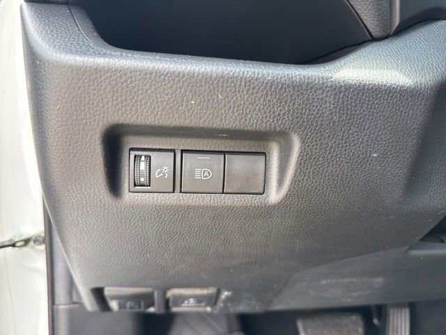 Used 2021 Toyota RAV4 LE AWD/4WD image 22