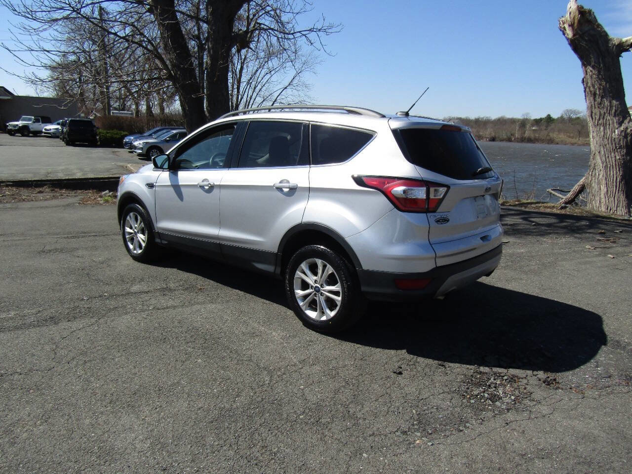Used 2018 Ford Escape SE w/ Ford Safe & Smart Package AWD/4WD image 5