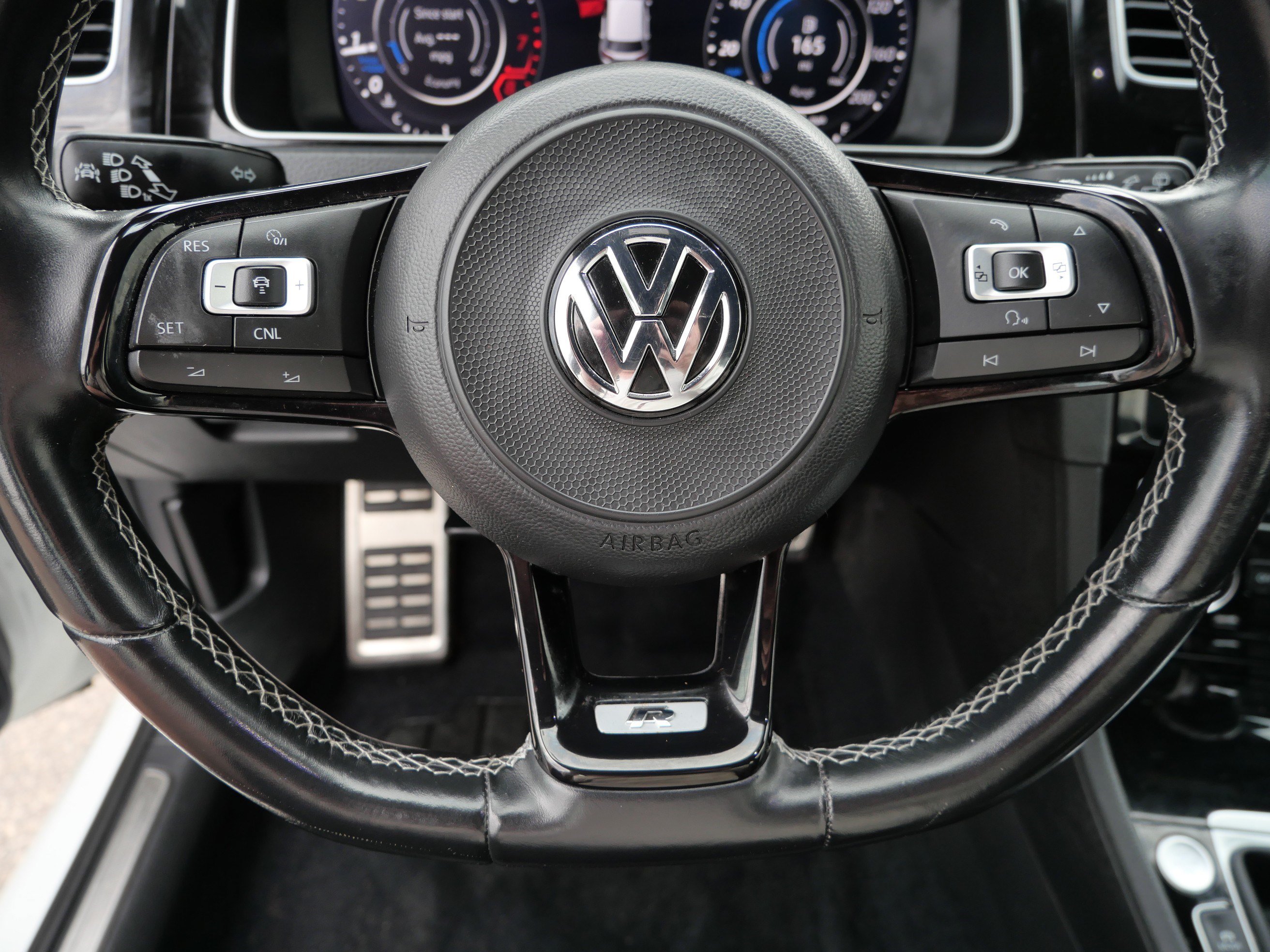 Used 2018 Volkswagen Golf R 4-Door AWD/4WD image 25